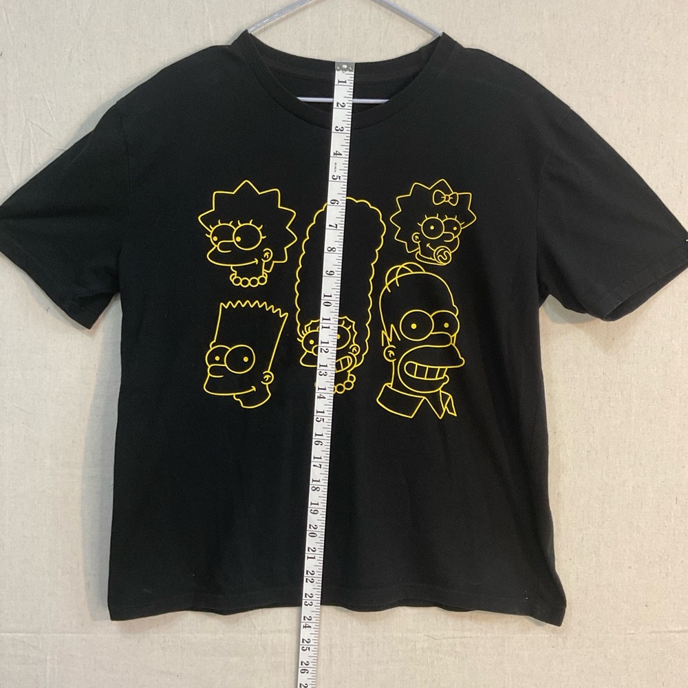 Simpsons Graphic Unisex M  Tee -black 
Neon yellow outline